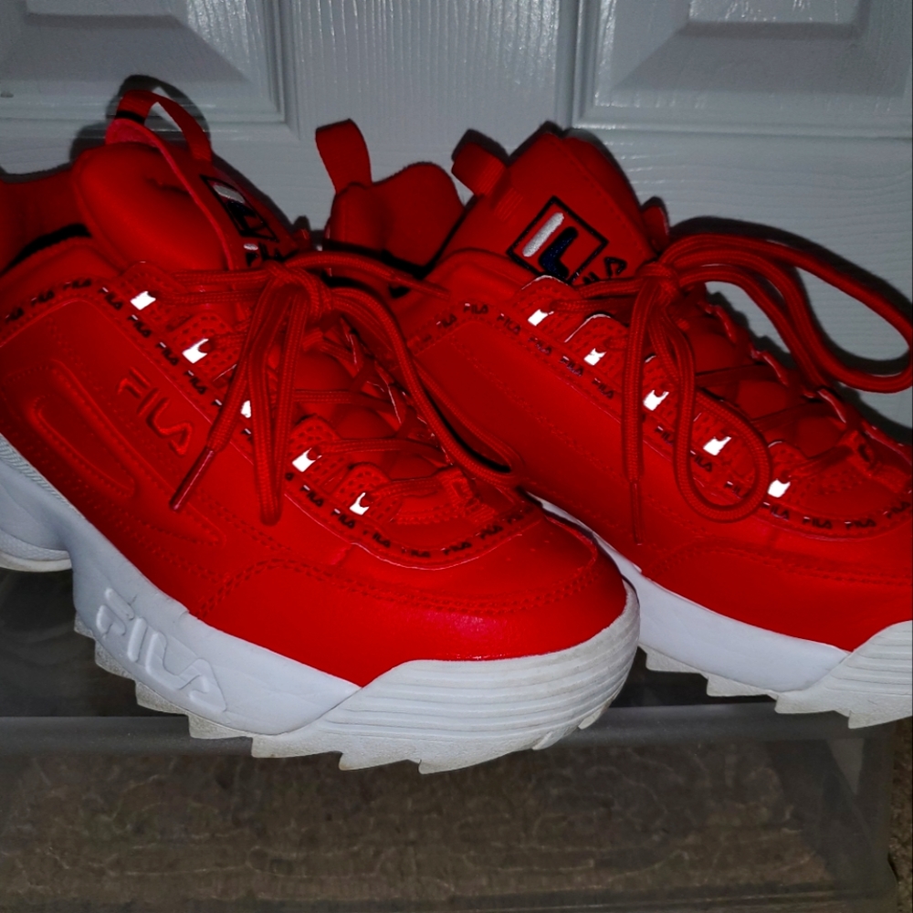 FILA in 7.5 red